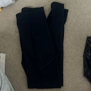 lululemon navy blue leggings/ WITH POCKETS// size 2/ in brand new condition